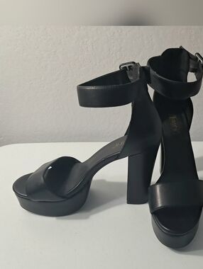 Chunky Black Platform Sandals Ankle-Strap Buckle 5" High Heels Size 8.5